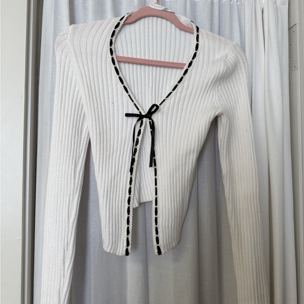 Altar'd State long sleeve White & Black Trim - Picture 2 of 3
